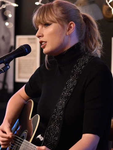 Taylor Swift plays surprise performance at Nashville’s famed Bluebird Café (GMA)